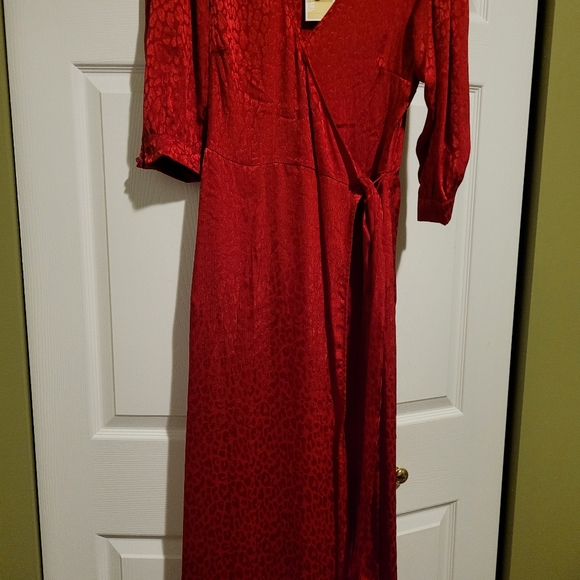 NWT Michael Kors Women's Red Cheetah Jacquard Self-Tie Midi Wrap Dress  - Picture 4 of 4